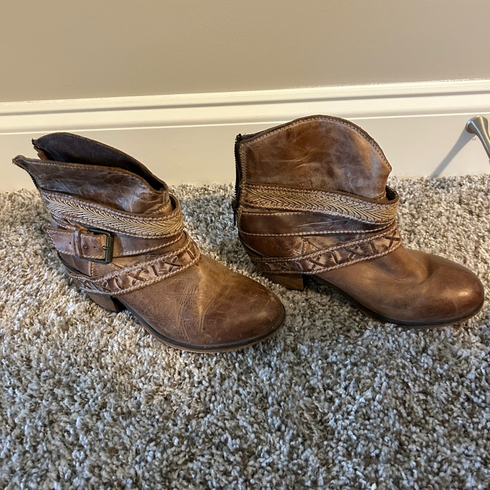 Women's Brown Ankle Corral Boots Size 7m must go!!